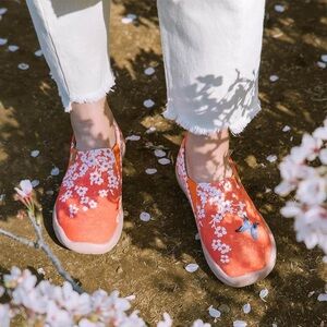 UNI Toledo Shoes Size 7 Orange Blossom Butterfly Sakura Canvas Art-Wear Flats